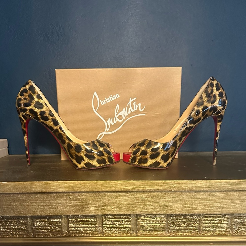 Christian Louboutin Very Prive 120 Peep-Toe Leopard